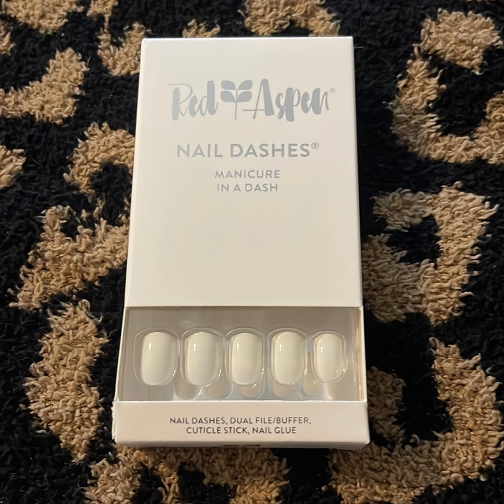 red aspen nail dashes